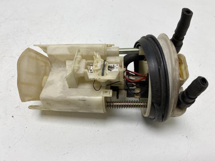 Gebruikte Tank element Pomp Mitsubishi Carisma 1.8i 16V Prijs € 15,00 Margeregeling aangeboden door F. van den Mosselaar autodemontage