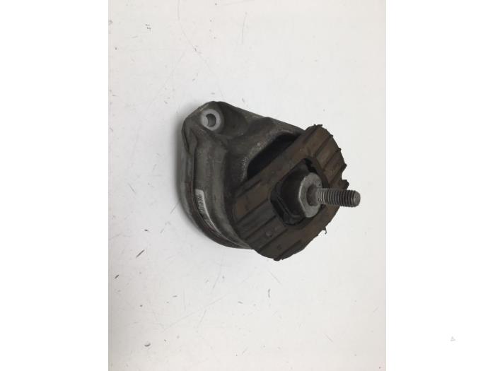 Gebruikte Motorsteun BMW 5 serie (E60) 525i 24V Prijs € 15,00 Margeregeling aangeboden door F. van den Mosselaar autodemontage