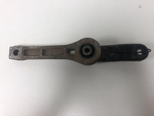 Gebruikte Motorsteun Volkswagen Caddy III (2KA,2KH,2CA,2CH) 2.0 SDI Prijs € 10,00 Margeregeling aangeboden door F. van den Mosselaar autodemontage