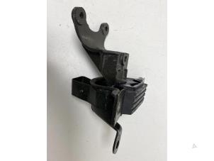 Gebruikte Motorsteun Fiat Doblo Cargo (223) 1.9 JTD Prijs € 15,00 Margeregeling aangeboden door F. van den Mosselaar autodemontage