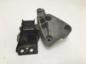 Gebruikte Motorrubber Renault Megane II (BM/CM) 1.9 dCi 115 Prijs € 15,00 Margeregeling aangeboden door F. van den Mosselaar autodemontage