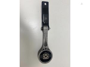 Gebruikte Versnellingsbak Steun Volkswagen Polo V (6R) 1.0 12V BlueMotion Technology Prijs € 10,00 Margeregeling aangeboden door F. van den Mosselaar autodemontage