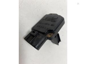 Gebruikte Luchthoeveelheidsmeter Ford Mondeo III Wagon 2.0 TDCi 115 16V Prijs € 19,50 Margeregeling aangeboden door F. van den Mosselaar autodemontage