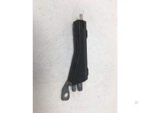 Gebruikte Antenne Versterker Mercedes A (W168) 2.1 A-210 Evolution Prijs € 10,00 Margeregeling aangeboden door F. van den Mosselaar autodemontage