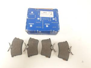 Gebruikte Remblok achter Peugeot Bipper Tepee (AJ) 1.4 Prijs € 20,00 Margeregeling aangeboden door F. van den Mosselaar autodemontage