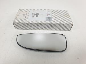 Gebruikte Spiegelglas links Citroen Jumper (U9) 2.2 HDi 120 Euro 4 Prijs € 10,00 Margeregeling aangeboden door F. van den Mosselaar autodemontage