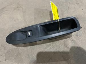 Gebruikte Schakelaar Elektrisch Raam Citroen C4 Berline (NC) 1.6 Hdi 90 Prijs € 7,50 Margeregeling aangeboden door F. van den Mosselaar autodemontage