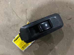 Gebruikte Ruit schakelaar elektrisch Nissan Primera (P12) 1.8 16V Prijs € 8,50 Margeregeling aangeboden door F. van den Mosselaar autodemontage