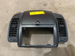 Gebruikte Luchtrooster Dashboard Nissan Note (E11) 1.6 16V Prijs € 25,00 Margeregeling aangeboden door F. van den Mosselaar autodemontage