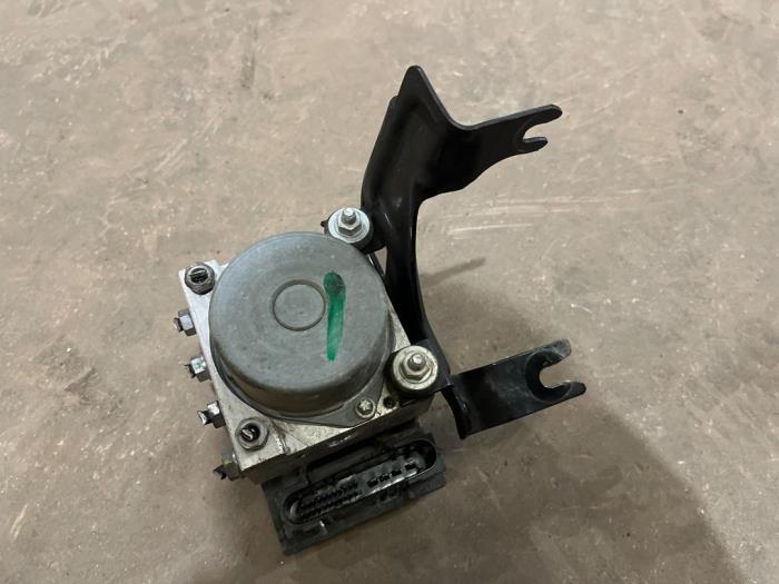 Gebruikte ABS Pomp Nissan Note (E11) 1.6 16V Prijs € 15,00 Margeregeling aangeboden door F. van den Mosselaar autodemontage