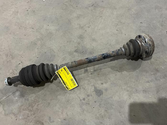 Gebruikte Aandrijfas links-achter BMW 3 serie (E90) 320d 16V Prijs € 35,00 Margeregeling aangeboden door F. van den Mosselaar autodemontage