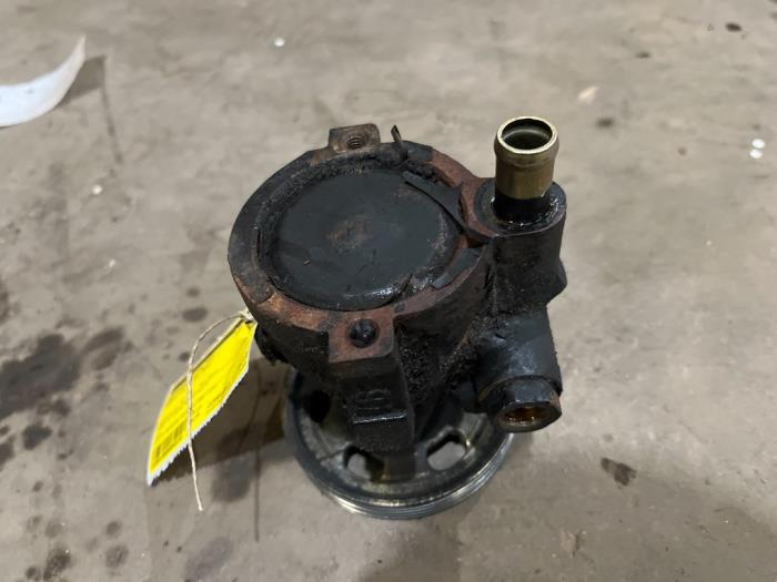 Gebruikte Servopomp Renault Clio II (BB/CB) 1.2 16V Prijs € 25,00 Margeregeling aangeboden door F. van den Mosselaar autodemontage