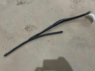 Gebruikte Ruitenwisserarm voor Cadillac STS (K63) 3.6 V6 24V VVT Li Prijs € 15,00 Margeregeling aangeboden door F. van den Mosselaar autodemontage
