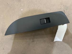 Gebruikte Raam schakelaar elektrisch Toyota Corolla Touring Sport (E21/EH1) 1.8 16V Hybrid Prijs € 20,00 Margeregeling aangeboden door F. van den Mosselaar autodemontage