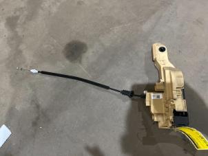 Gebruikte Deurslot Mechaniek 4Deurs links-voor Alfa Romeo Giulia (952) 2.2d 136 16V Prijs € 45,00 Margeregeling aangeboden door F. van den Mosselaar autodemontage