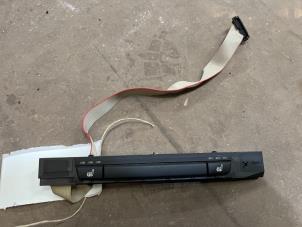 Gebruikte Schakelaar Stoelverwarming BMW 1 serie (E87/87N) 120d 16V Prijs € 15,00 Margeregeling aangeboden door F. van den Mosselaar autodemontage