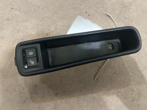 Gebruikte Schakelaar Centr. Deurvergrendeling Jaguar XE 2.0 D E-Performance 16V Prijs € 25,00 Margeregeling aangeboden door F. van den Mosselaar autodemontage