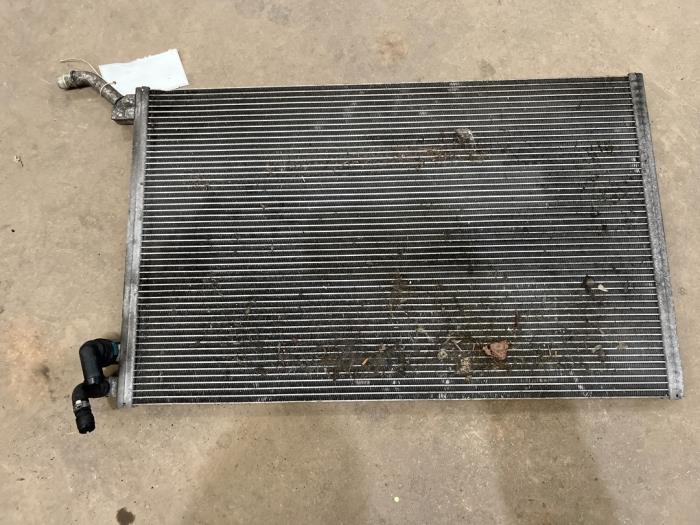 Gebruikte Radiateur Jaguar XE 2.0 D E-Performance 16V Prijs € 75,00 Margeregeling aangeboden door F. van den Mosselaar autodemontage
