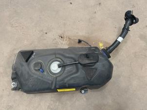 Gebruikte Adblue tank Jaguar XE 2.0 D E-Performance 16V Prijs € 150,00 Margeregeling aangeboden door F. van den Mosselaar autodemontage