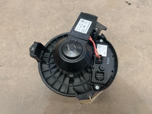 Gebruikte Kachel Ventilatiemotor Jaguar XE 2.0 D E-Performance 16V Prijs € 35,00 Margeregeling aangeboden door F. van den Mosselaar autodemontage