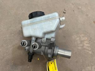 Gebruikte Hoofdremcilinder Jaguar XE 2.0 D E-Performance 16V Prijs € 35,00 Margeregeling aangeboden door F. van den Mosselaar autodemontage