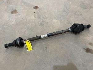 Gebruikte Aandrijfas rechts-achter Jaguar XE 2.0 D E-Performance 16V Prijs € 75,00 Margeregeling aangeboden door F. van den Mosselaar autodemontage