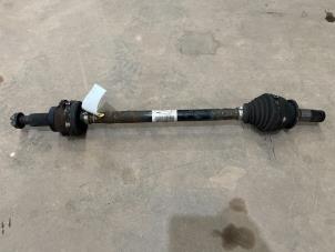 Gebruikte Aandrijfas links-achter Jaguar XE 2.0 D E-Performance 16V Prijs € 75,00 Margeregeling aangeboden door F. van den Mosselaar autodemontage