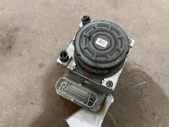 Gebruikte ABS Pomp Peugeot 208 I (CA/CC/CK/CL) 1.4 HDi Prijs € 85,00 Margeregeling aangeboden door F. van den Mosselaar autodemontage