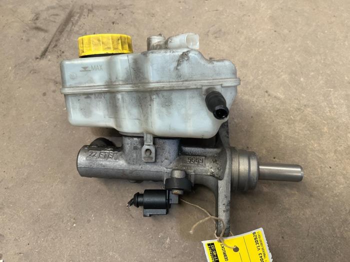 Gebruikte Hoofdremcilinder Skoda Fabia II (5J) 1.2i Prijs € 15,00 Margeregeling aangeboden door F. van den Mosselaar autodemontage