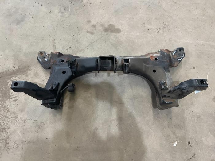 Gebruikte Subframe Kia Carens II (FJ) 1.6i 16V Prijs € 50,00 Margeregeling aangeboden door F. van den Mosselaar autodemontage