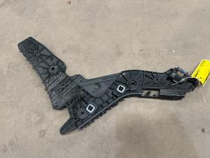 Gebruikte Bumpersteun links-achter Audi E-tron (GEN) 50 quattro Prijs € 10,00 Margeregeling aangeboden door F. van den Mosselaar autodemontage