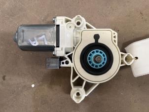 Gebruikte Motor electrisch raam Audi E-tron (GEN) 50 quattro Prijs € 25,00 Margeregeling aangeboden door F. van den Mosselaar autodemontage