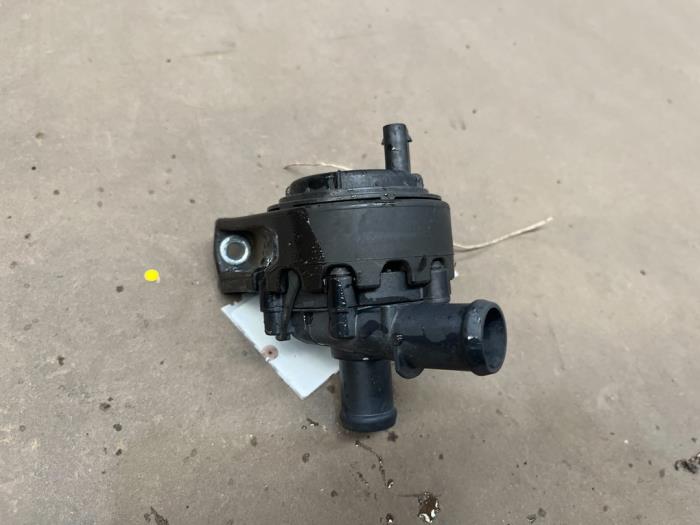 Gebruikte Waterpomp Audi e-tron (GEN) 50 quattro Prijs € 30,00 Margeregeling aangeboden door F. van den Mosselaar autodemontage