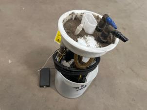 Gebruikte Brandstofpomp Elektrisch Volkswagen Polo V (6R) 1.2 12V BlueMotion Technology Prijs € 35,00 Margeregeling aangeboden door F. van den Mosselaar autodemontage