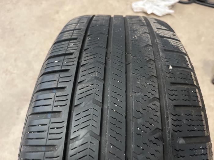 Velgen set + banden van een Hyundai Tucson (TL) 2.0 CRDi 16V High Power 4WD 2019