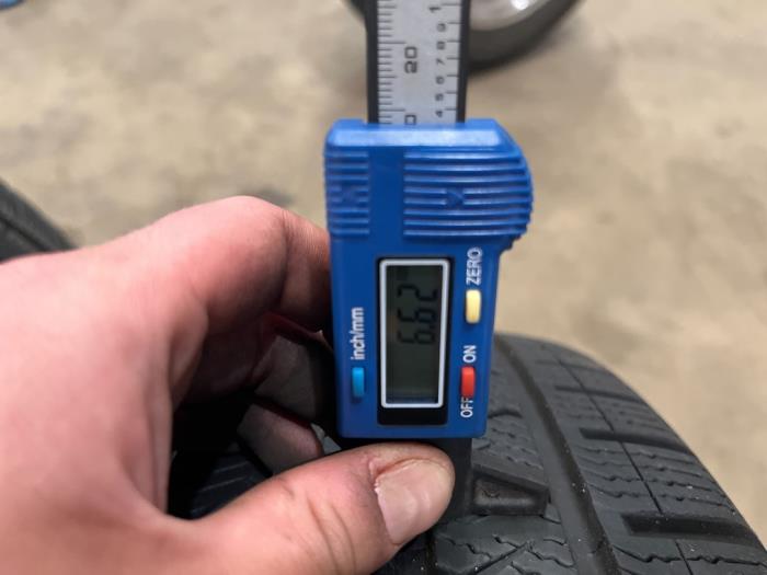 Velgen set + banden van een Hyundai Tucson (TL) 2.0 CRDi 16V High Power 4WD 2019