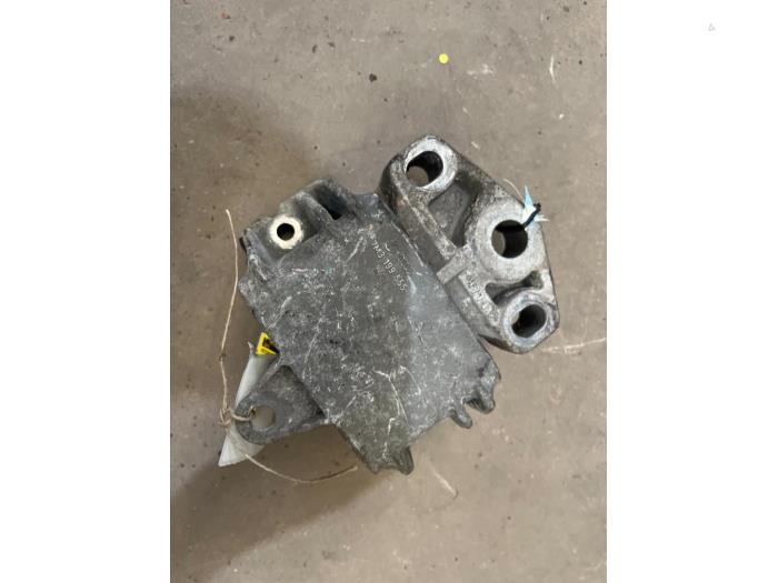 Gebruikte Motorrubber Volkswagen Sharan (7M8/M9/M6) 1.9 TDI 130 Prijs € 15,00 Margeregeling aangeboden door F. van den Mosselaar autodemontage