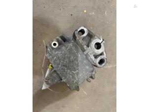 Gebruikte Motorsteun Volkswagen Sharan (7M8/M9/M6) 1.9 TDI 130 Prijs € 20,00 Margeregeling aangeboden door F. van den Mosselaar autodemontage