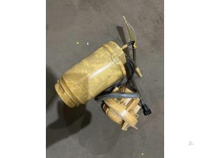 Gebruikte Tank element Pomp Volkswagen Touareg (7LA/7L6) 5.0 TDI V10 Prijs € 35,00 Margeregeling aangeboden door F. van den Mosselaar autodemontage