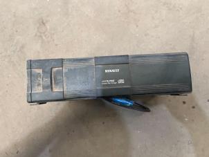 Gebruikte CD Wisselaar Renault Grand Scénic II (JM) 2.0 16V Prijs € 25,00 Margeregeling aangeboden door F. van den Mosselaar autodemontage