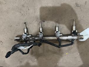 Gebruikte Injector brug Renault Clio IV (5R) 1.6 Turbo 16V RS 200 EDC Prijs € 125,00 Margeregeling aangeboden door F. van den Mosselaar autodemontage