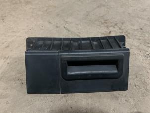 Gebruikte Handgreep Achterklep Audi E-tron (GEN) 50 quattro Prijs € 15,00 Margeregeling aangeboden door F. van den Mosselaar autodemontage