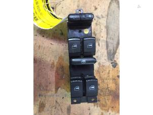 Gebruikte Combischakelaar ramen Volkswagen Passat Variant (3B6) 1.9 TDI 130 4Motion Prijs € 15,00 Margeregeling aangeboden door F. van den Mosselaar autodemontage