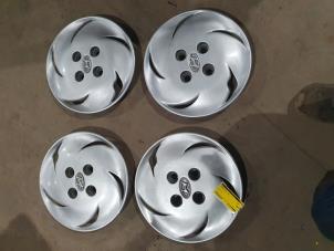 Gebruikte Wieldop set Hyundai Lantra/Elantra II 1.5i GL,GLS 8V Prijs € 20,00 Margeregeling aangeboden door F. van den Mosselaar autodemontage