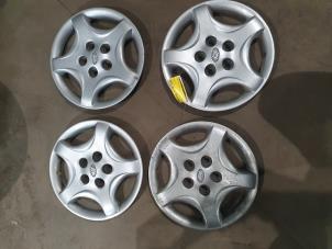 Gebruikte Wieldop set Hyundai Trajet 2.0 CRDi 16V Prijs € 20,00 Margeregeling aangeboden door F. van den Mosselaar autodemontage