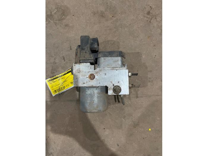 ABS Pomp van een Ford Transit 2.0 TDCi 16V 260S 2003