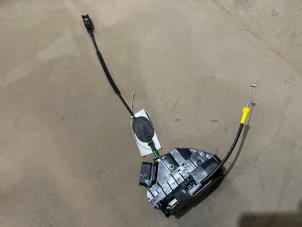 Gebruikte Deurslot Mechaniek 4Deurs links-achter Ford Fiesta 6 (JA8) 1.25 16V Prijs € 25,00 Margeregeling aangeboden door F. van den Mosselaar autodemontage