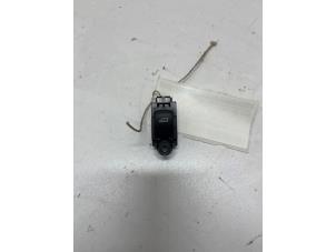 Gebruikte Elektrisch Raam Schakelaar Volvo C30 (EK/MK) 1.6 D2 16V Prijs € 10,00 Margeregeling aangeboden door F. van den Mosselaar autodemontage