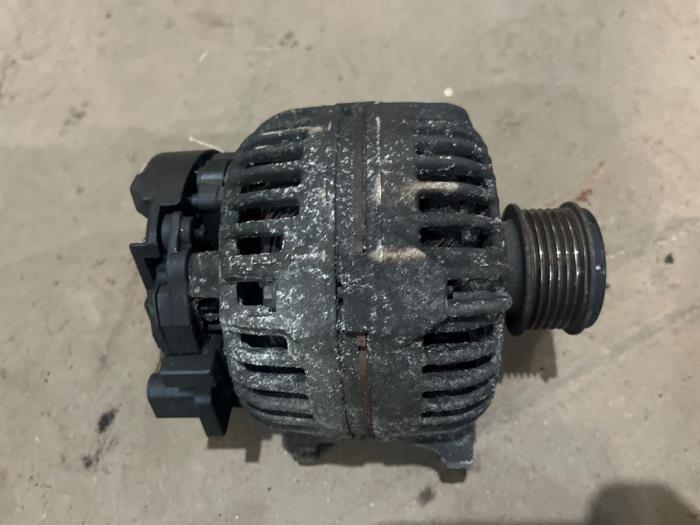 Gebruikte Dynamo Volkswagen Polo IV (9N1/2/3) 1.9 TDI 100 Prijs € 50,00 Margeregeling aangeboden door F. van den Mosselaar autodemontage