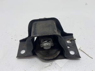 Gebruikte Motorsteun Renault Clio III (BR/CR) 2.0 16V Prijs € 15,00 Margeregeling aangeboden door F. van den Mosselaar autodemontage
